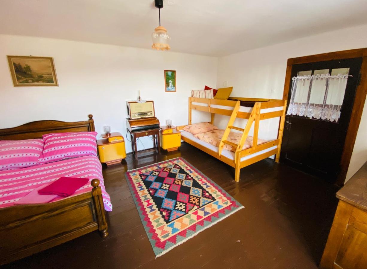 Libling Ruzovy Guest House บันสกา ชีอาว์นีซา ภายนอก รูปภาพ