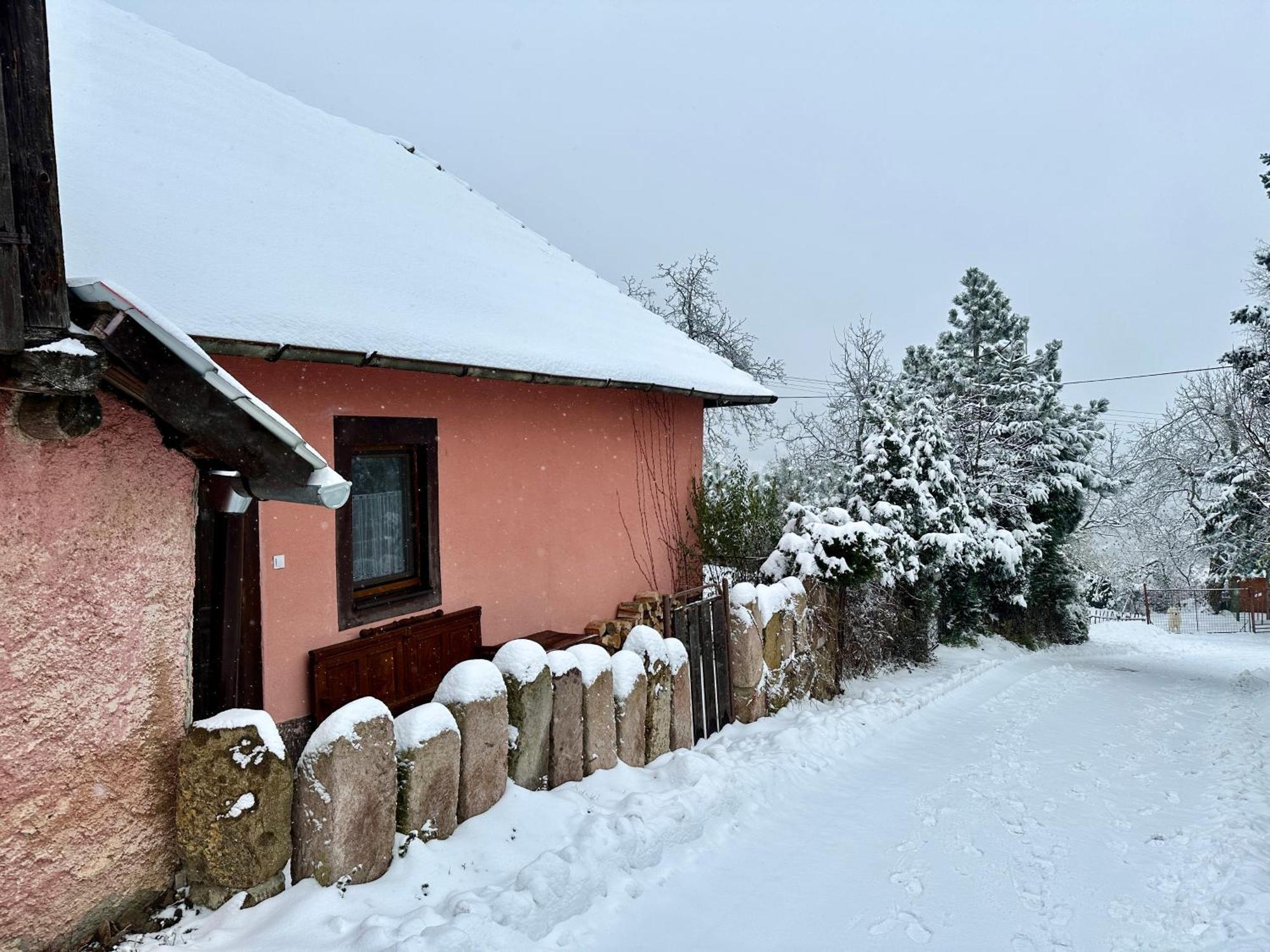 Libling Ruzovy Guest House บันสกา ชีอาว์นีซา ภายนอก รูปภาพ
